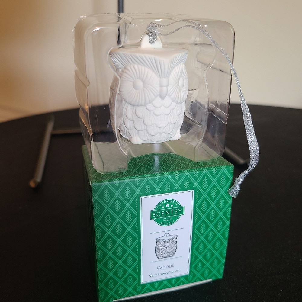 Scentsy Whoot Christmas ornament - Snowy Spruce